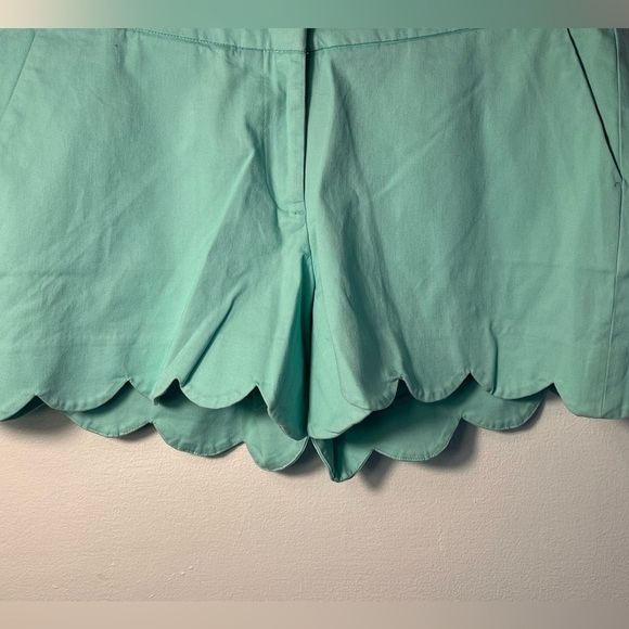 CROWN & IVY Mint Cielo Scalloped Hem Shorts NWT size 4 - Picture 4 of 6